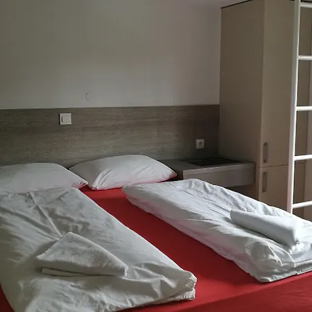 Πανσιόν Ambrozic *