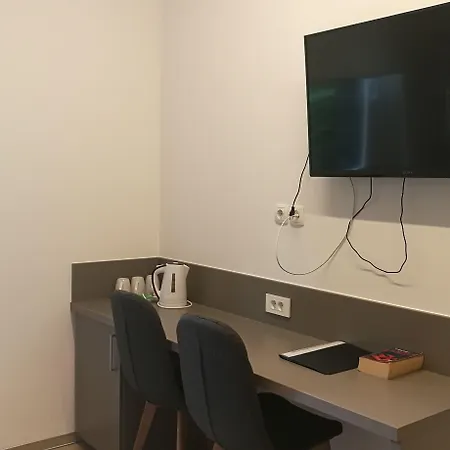 阿姆布罗吉客旅馆 *